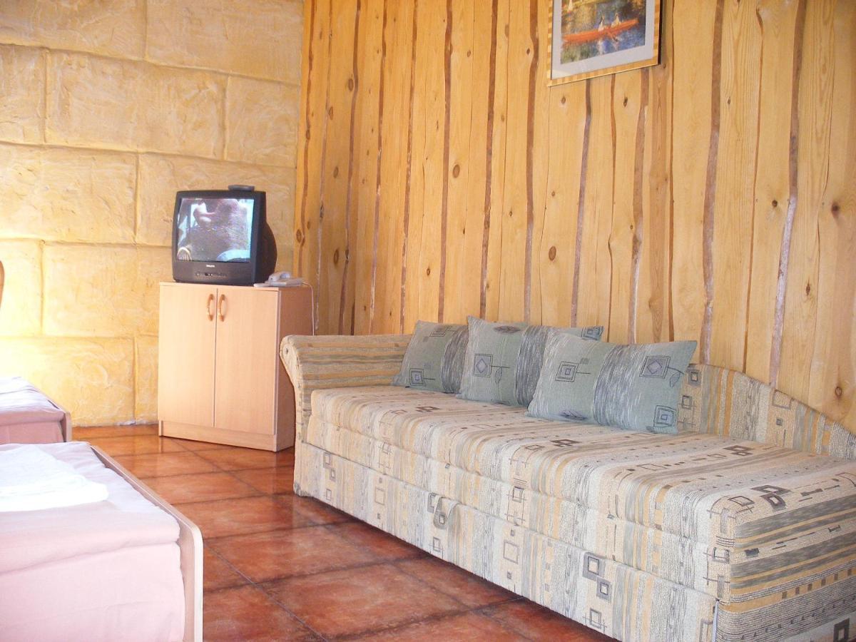 Tvirtove Prie Didziulio Hotel Dedeliskes ภายนอก รูปภาพ